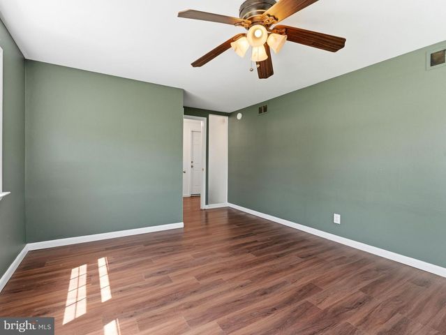 411 CHAPEL AVE E, Cherry Hill, NJ 08034