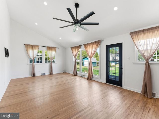 411 CHAPEL AVE E, Cherry Hill, NJ 08034