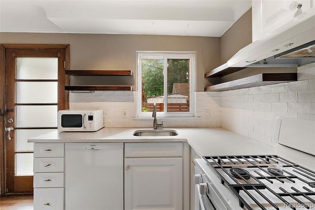 1940 Planavon Street, Ferndale, MI 48220