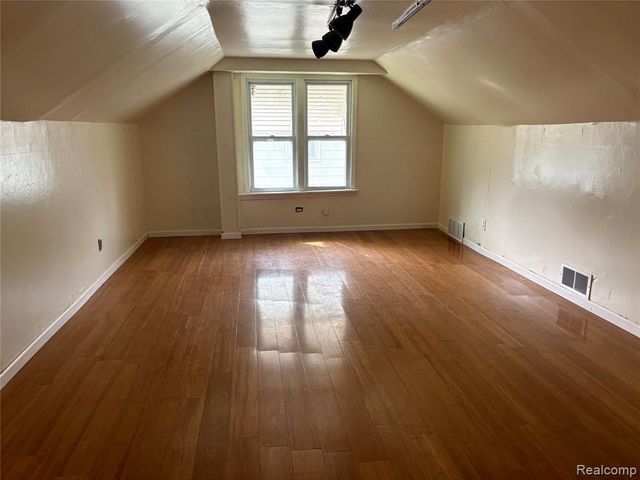 2832 Begole Street, Flint, MI 48504