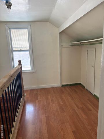 2832 Begole Street, Flint, MI 48504