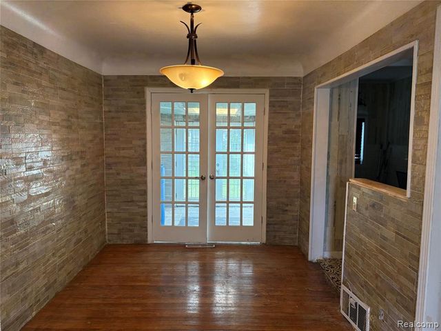 2832 Begole Street, Flint, MI 48504