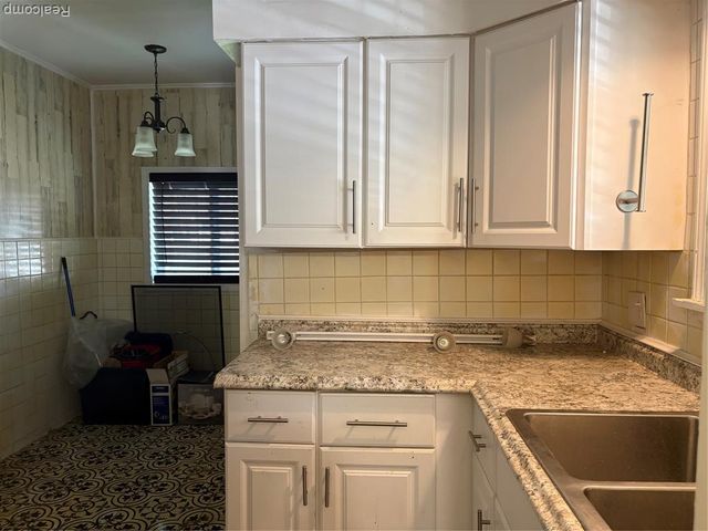 2832 Begole Street, Flint, MI 48504