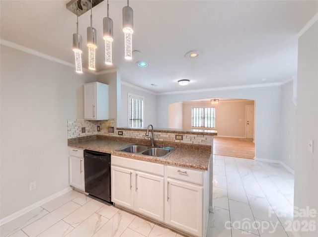 7329 Hidden Creek Drive, Charlotte, NC 28214
