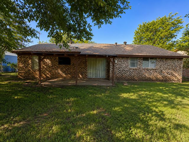 321 NW Wintercrest Road, Burleson, TX 76028