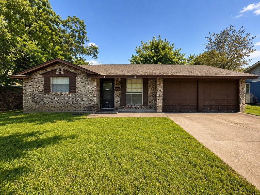 321 NW Wintercrest Road, Burleson, TX 76028