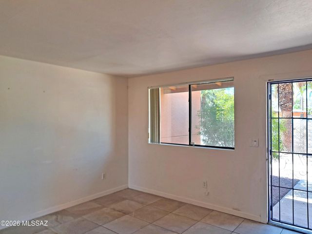 350 N Silverbell Rd Apt 40, Tucson, AZ 85745