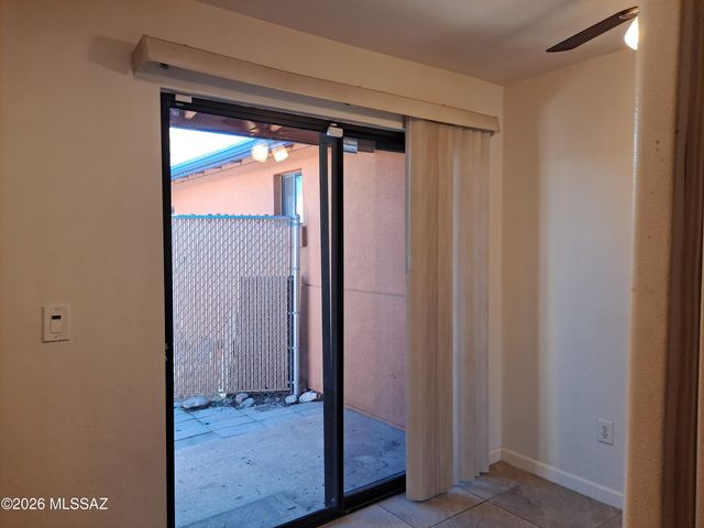 350 N Silverbell Rd Apt 40, Tucson, AZ 85745