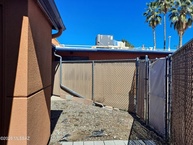 350 N Silverbell Rd Apt 40, Tucson, AZ 85745