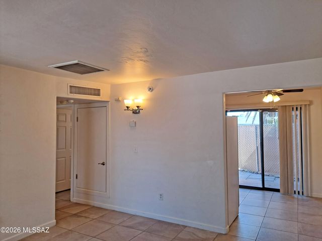 350 N Silverbell Rd Apt 40, Tucson, AZ 85745