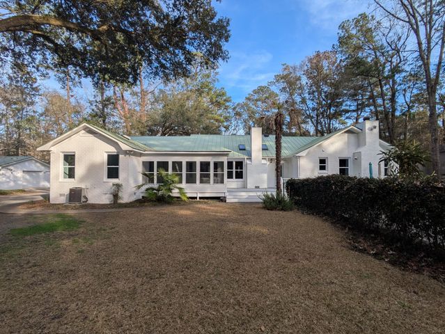 304 Woodland Drive, Summerville, SC 29485