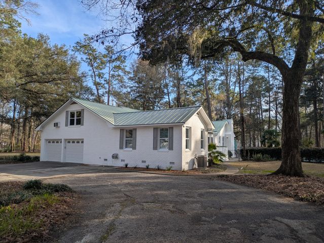 304 Woodland Drive, Summerville, SC 29485