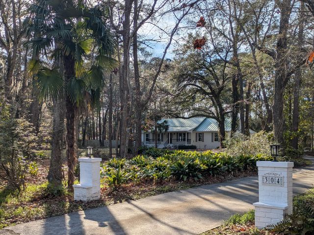 304 Woodland Drive, Summerville, SC 29485