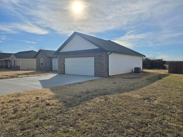 735 Boardwalk, Seymour, MO 65746