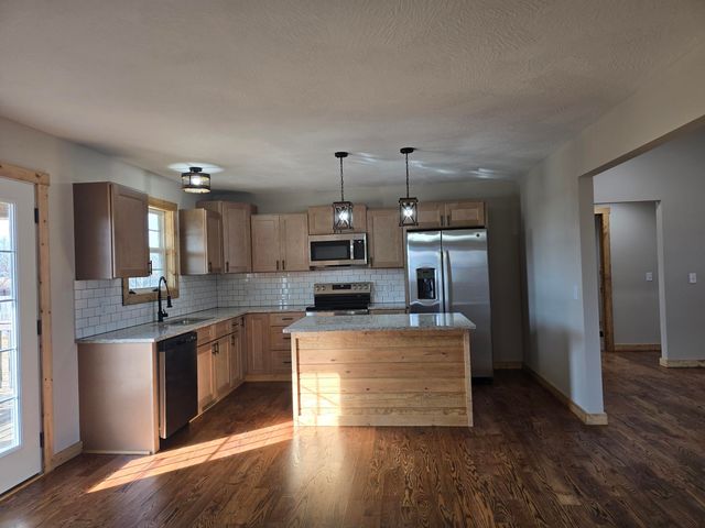 735 Boardwalk, Seymour, MO 65746