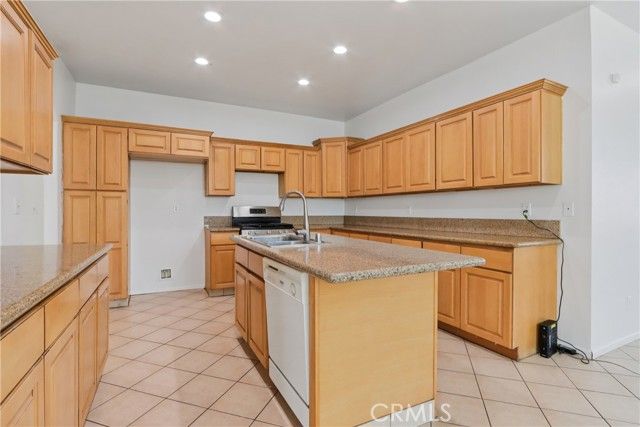 548 Bloomington Avenue, Rialto, CA 92376