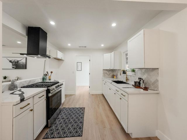 1526 W Monterey Ave, Stockton, CA 95204