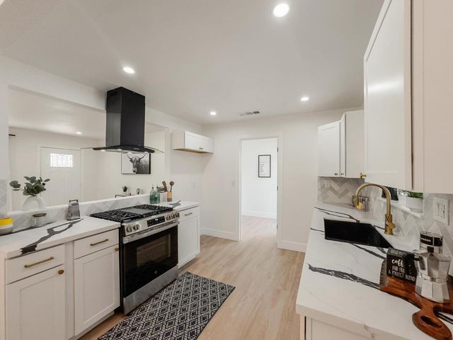 1526 W Monterey Ave, Stockton, CA 95204