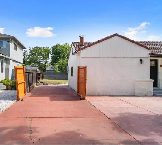 1526 W Monterey Ave, Stockton, CA 95204