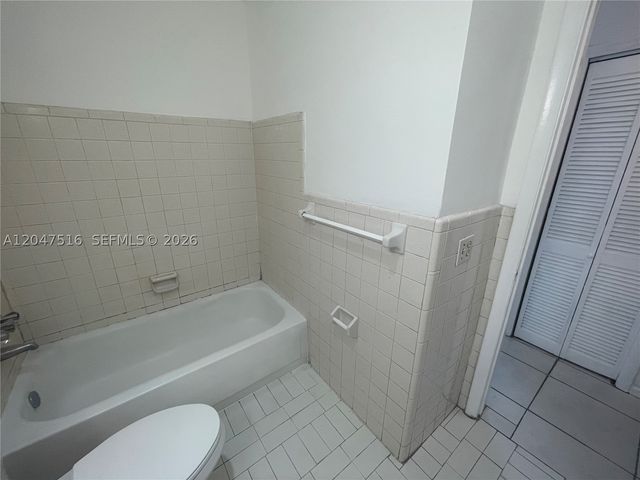 5200 NW 16th St 1, Lauderhill, FL 33313