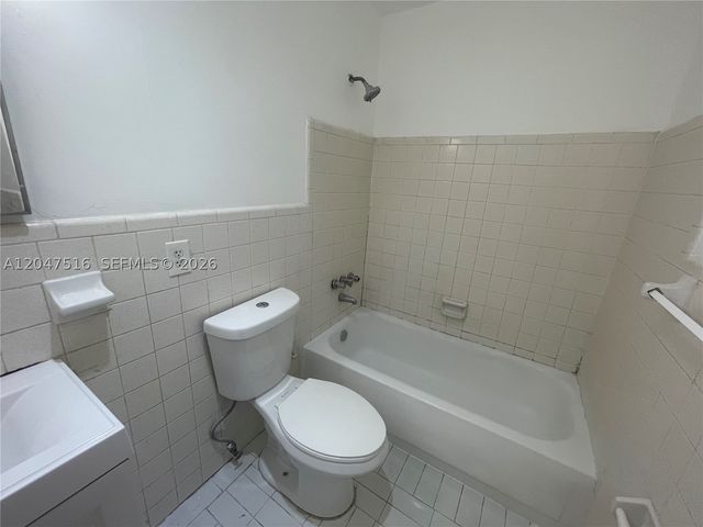 5200 NW 16th St 1, Lauderhill, FL 33313