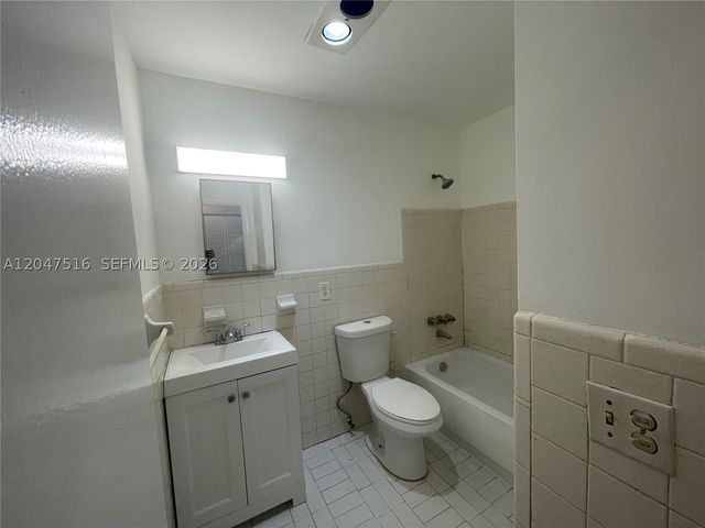 5200 NW 16th St 1, Lauderhill, FL 33313