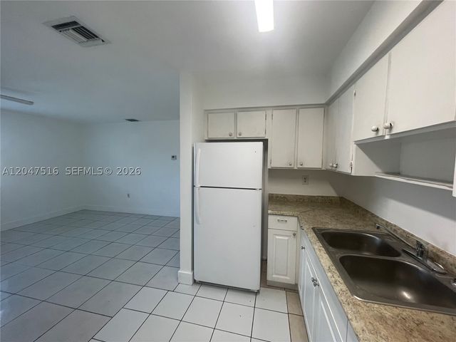 5200 NW 16th St 1, Lauderhill, FL 33313
