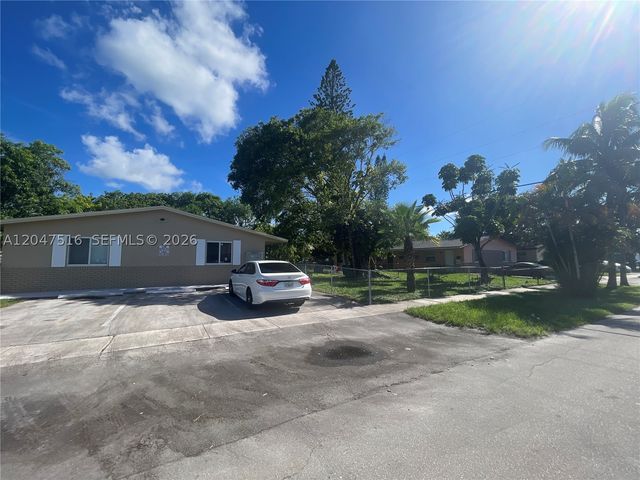 5200 NW 16th St 1, Lauderhill, FL 33313