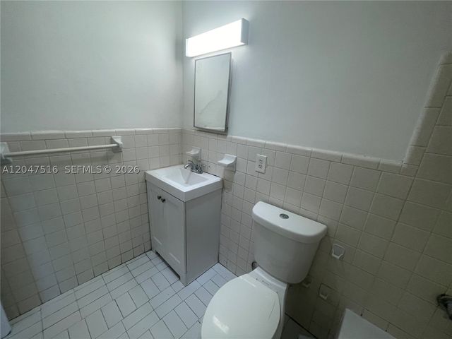 5200 NW 16th St 1, Lauderhill, FL 33313