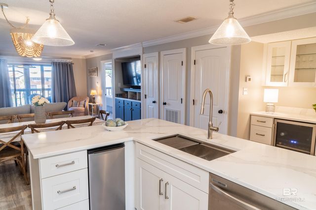 4615 PORT SIDE Lane 202, Gulf Shores, AL 36542