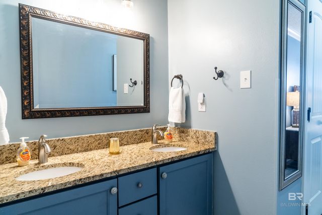 4615 PORT SIDE Lane 202, Gulf Shores, AL 36542
