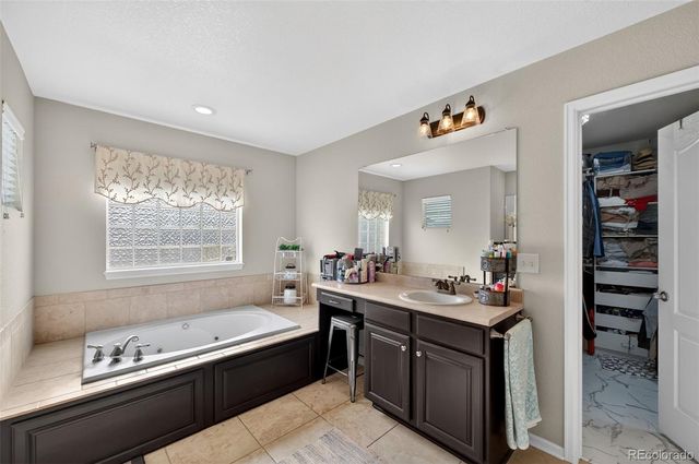 1667 S De Gaulle Way, Aurora, CO 80018