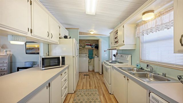 2036 S MOBILE ESTATES DRIVE, Sarasota, FL 34231