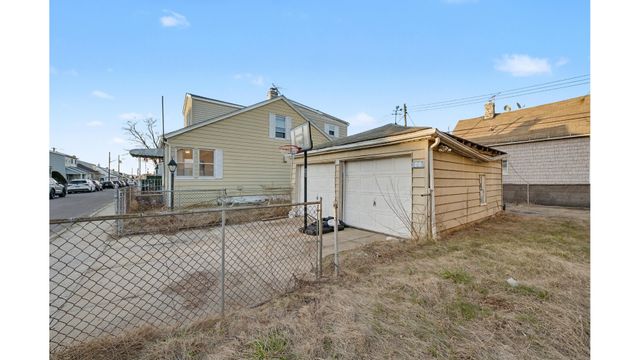 32 DICTUM Court, New York City, NY 11229