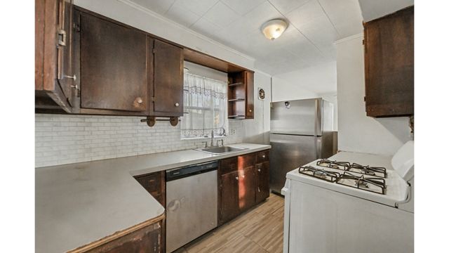 32 DICTUM Court, New York City, NY 11229
