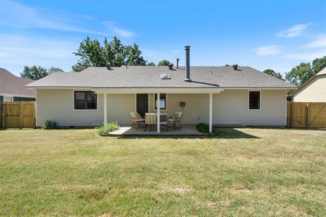 203 Cordes Drive, Siloam Springs, AR 72761