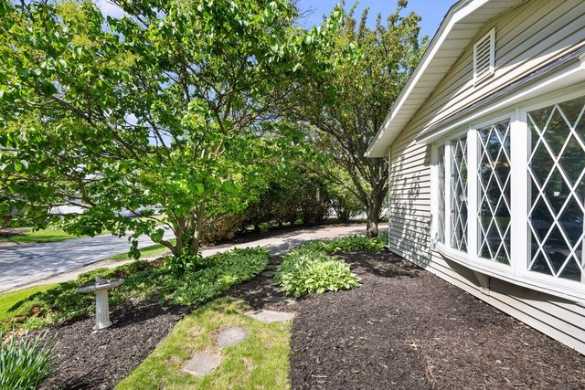 1511 Parklane Drive, Bettendorf, IA 52722