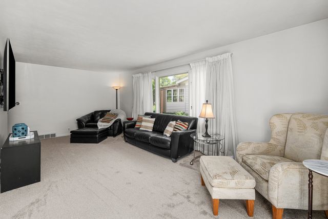 1511 Parklane Drive, Bettendorf, IA 52722