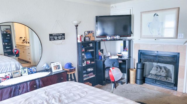 6044 N Gentry Avenue, Fresno, CA 93711