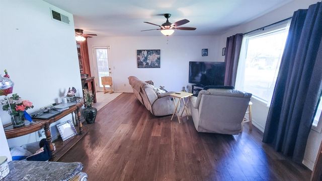 6044 N Gentry Avenue, Fresno, CA 93711