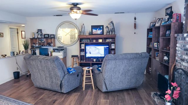 6044 N Gentry Avenue, Fresno, CA 93711