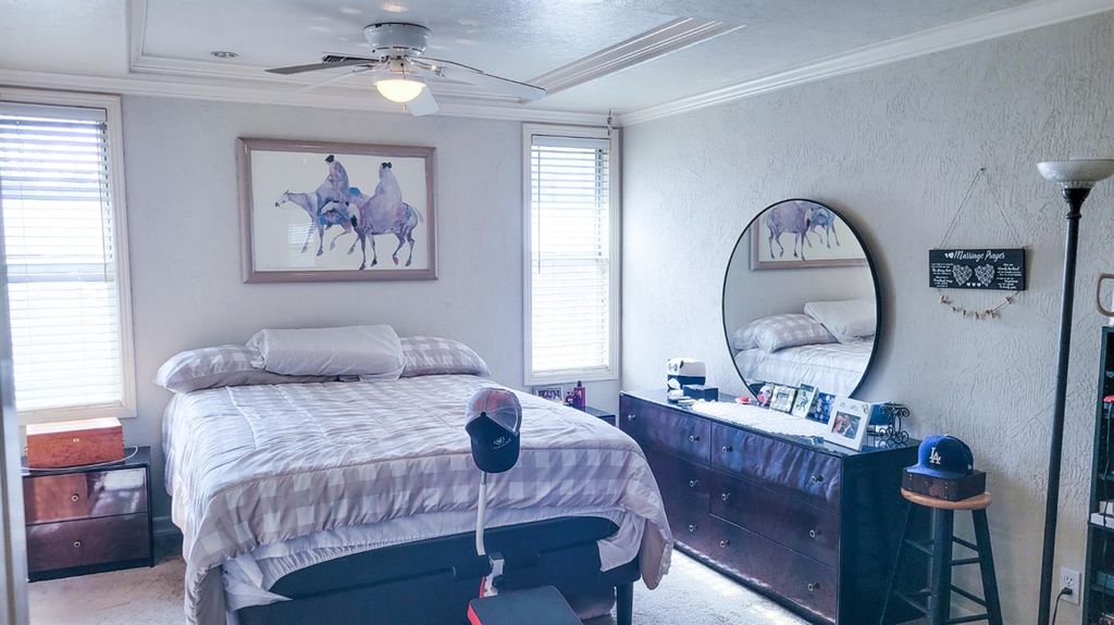 Image 13 of property listing at 6044 N Gentry Avenue, Fresno, CA 93711