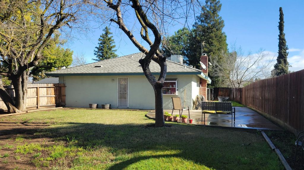 Image 17 of property listing at 6044 N Gentry Avenue, Fresno, CA 93711