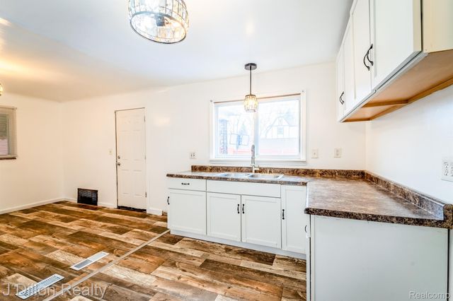 99 Chestnut Street, River Rouge, MI 48218