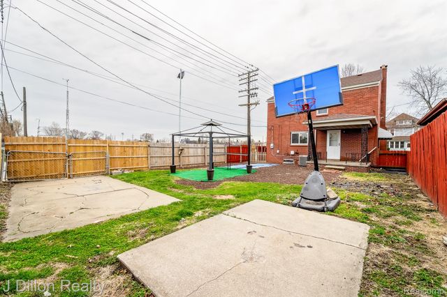 99 Chestnut Street, River Rouge, MI 48218