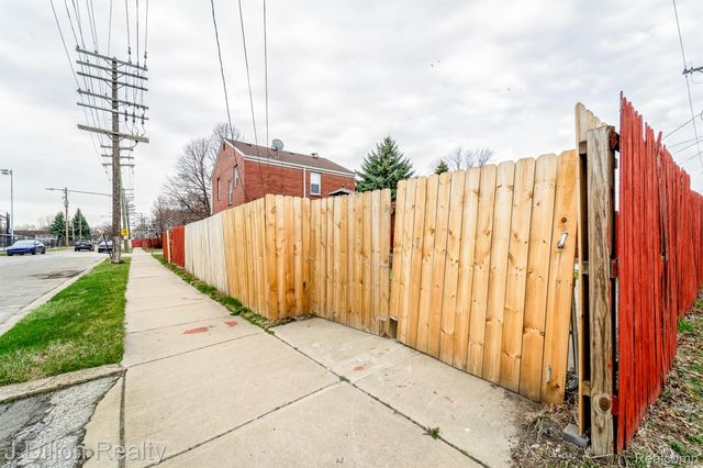 99 Chestnut Street, River Rouge, MI 48218
