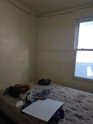 8121 S COLES Avenue, Chicago, IL 60617