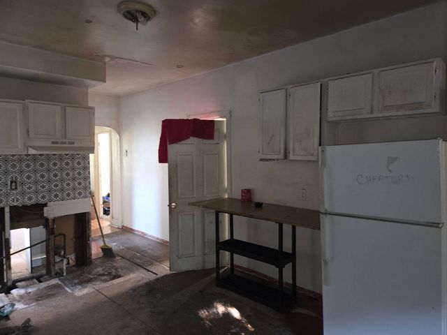 8121 S COLES Avenue, Chicago, IL 60617