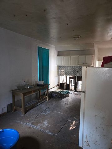 8121 S COLES Avenue, Chicago, IL 60617