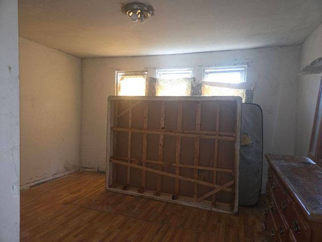 8121 S COLES Avenue, Chicago, IL 60617